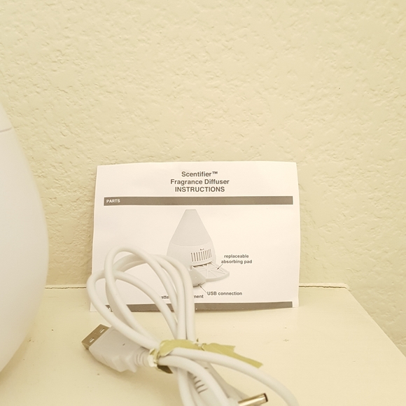 Color changing Essential Oil Diffuser - Picture 5 of 6